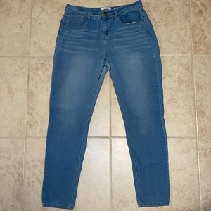 Light washed skinny jeans